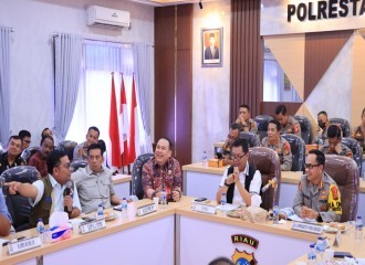 Kapolresta Pekanbaru Pimpin Rapat Tiga Pilar Koordinasi Terkait Penanggulangan Bencana Karhutla Dikota Pekanbaru. 