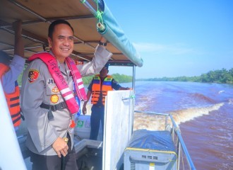 Kapolresta Pekanbaru Gelar Patroli Kapal Di Sungai Siak