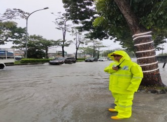 Pekanbaru Tergenang Banjir, Kapolresta Pekanbaru Terjun Langsung Pantau Situasi