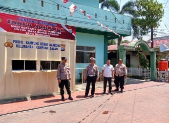 Kapolsek Senapelan Kompol.Noak P Aritonang S.I.K, Pimpin Patroli  Di Kampung Bersih Narkoba, Kampung Dalam