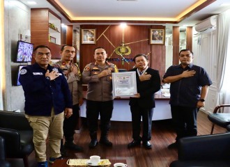 Berhasil Ungkap Peredaran 69 Kg Sabu, Kapolresta Pekanbaru Terima Penghargaan Presisi Award