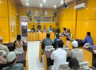 Polresta Pekanbaru Menggelar Kegiatan "Jumat Curhat" Di Wilayah Polsek Sukajadi