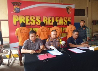 Tiga Orang Pelaku Pencurian Sepeda Motor (CURANMOR) Di Kota Pekanbaru Ditangkap Di Wilayah Hukum Polsek Tampan Polresta Pekanbaru. 