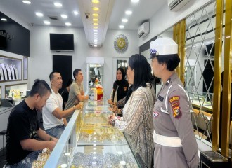 Jaga Kamtibmas Ramadahan ,Polwan Polresta Pekanbaru Patroli Ke Pusat Perbelanjaan 