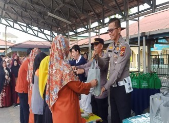 118 Paket Sembako Di Bagikan Kepada Karyawan Rumah Sakit Islam Ibnusina Pekanbaru.