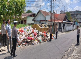 POLSEK SENAPELAN LAKSANAKAN PATROLI DAN PENGECEKAN TPS, TINJAU LANGSUNG KONDISI TEMPAT PEMBUANGAN SAMPAH