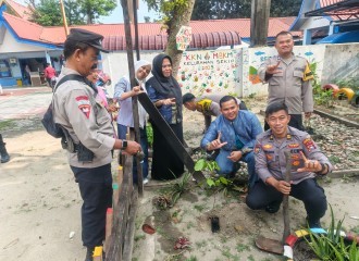 Polsek Limapuluh Laksanakan Penanaman Bibit Pohon Dukung Program Green Policing