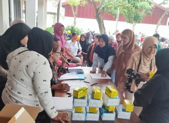 FIFGROUP Salurkan Bantuan Sosial Bagi Warga Terdampak Karhutla Di Payung Sekaki