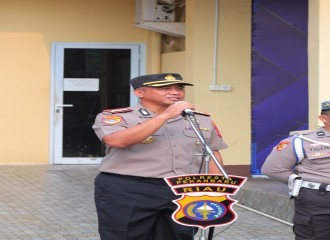 PIMPIN APEL PAGI PERDANA, KAPOLRESTA PEKANBARU TEKANKAN DISIPLIN DAN PEMBENAHAN INTERNAL