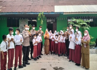 Polsek Pekanbaru Kota Gelar Polidik Di SD YKWI, Edukasi Siswa Tentang Bullying, Narkoba, Dan Kenakalan Remaja