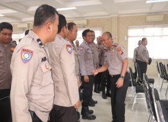 Kapolresta Pekanbaru Berikan Arahan Kepada Personel Bhabinkamtibmas, Perkuat Harkamtibmas
