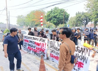Polsek Payung Sekaki Amankan Aksi GEMAPERA Di Kantor FIFGROUP Pekanbaru, Berakhir Dengan Mediasi
